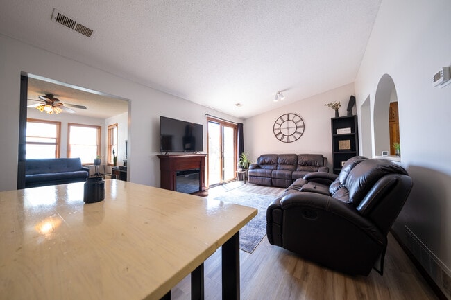 Building Photo - 24075 W Cedar Lake Dr