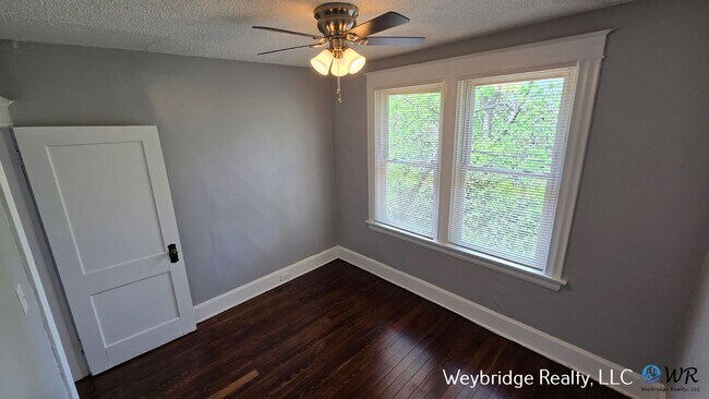 Building Photo - 3-Bed 1 Bath House located in a cul-de-sac...