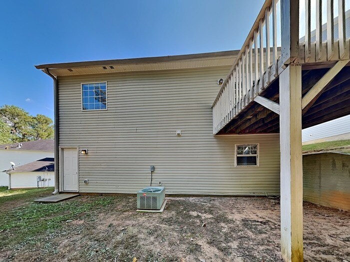 Building Photo - 320 Lake Royale Pl