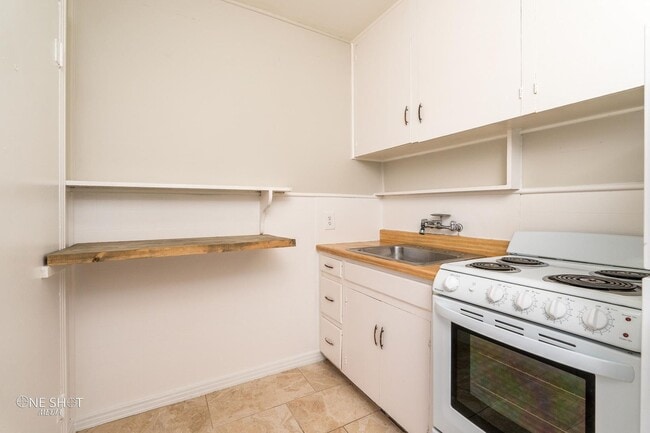 Building Photo - 1725 Ave D