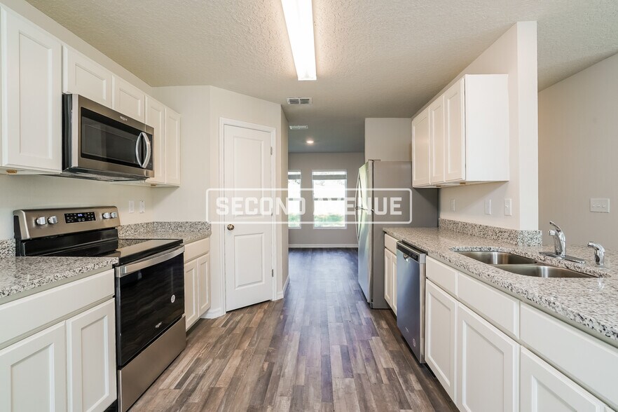 Building Photo - 6936 N Deer Point