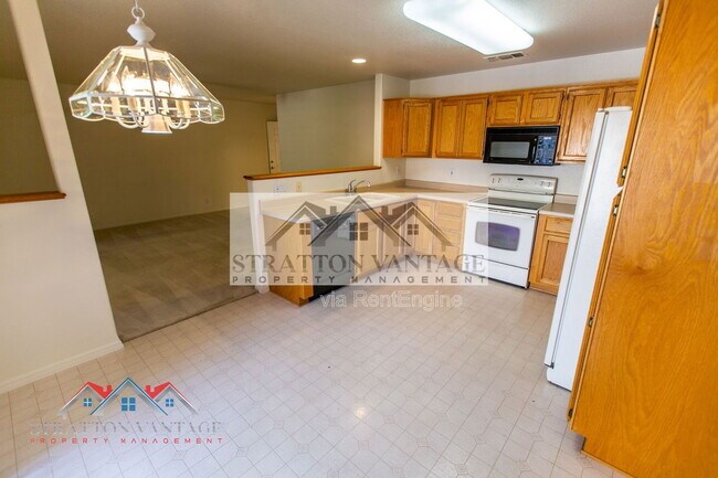 Building Photo - 10864 E Lindner Ave