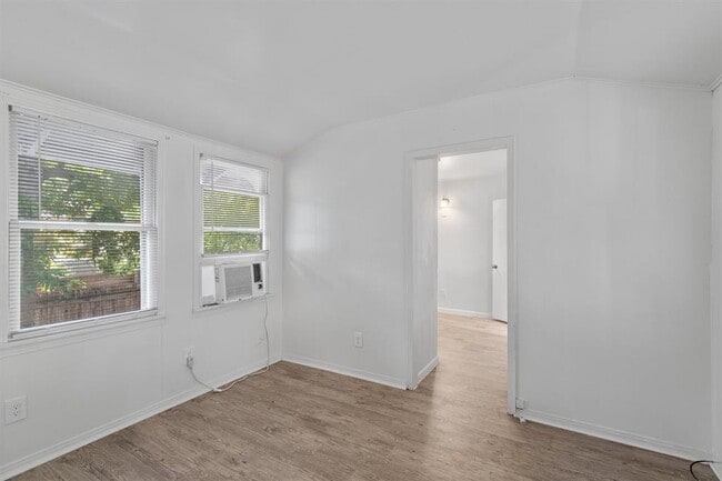 Building Photo - 3404 Grooms St