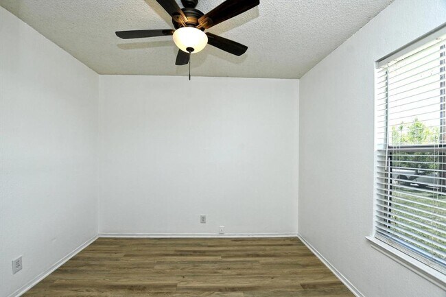Building Photo - 301 Fawnfield Dr