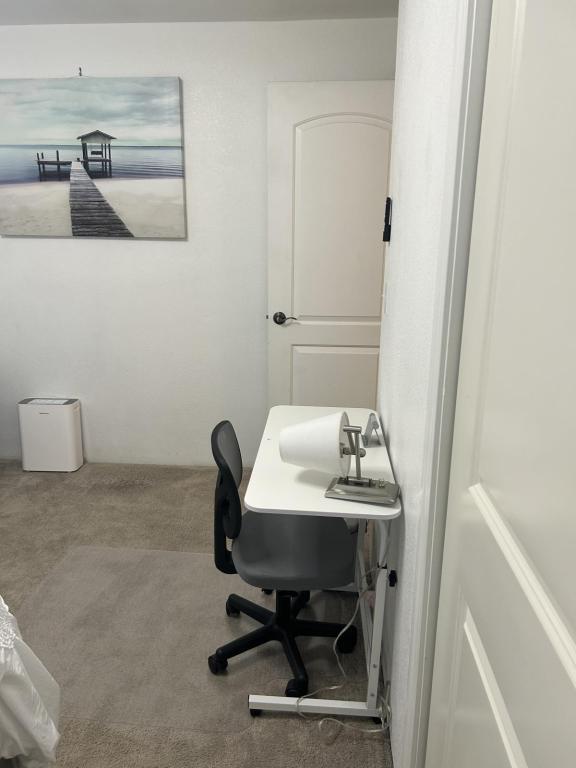 Building Photo - 2215 Poplar Dr