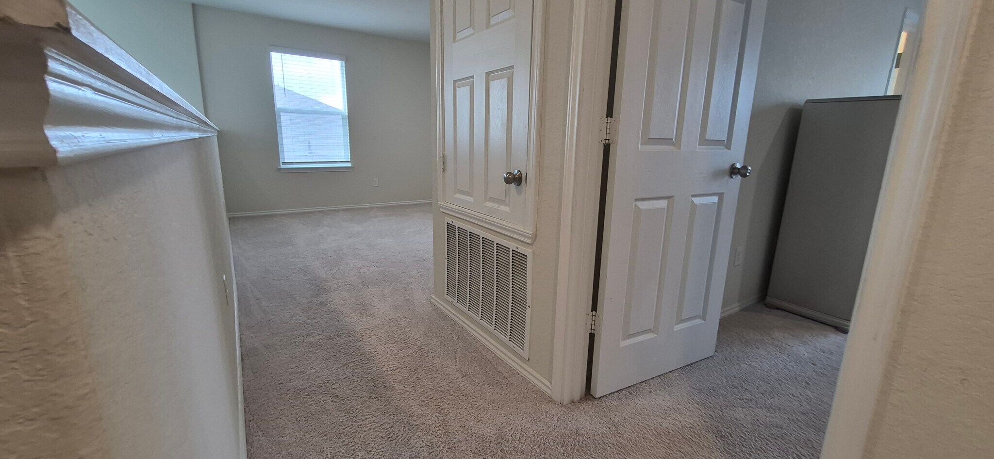 Building Photo - 5819 Rolling Gln