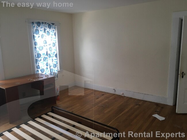 Building Photo - 28 A Cherry St