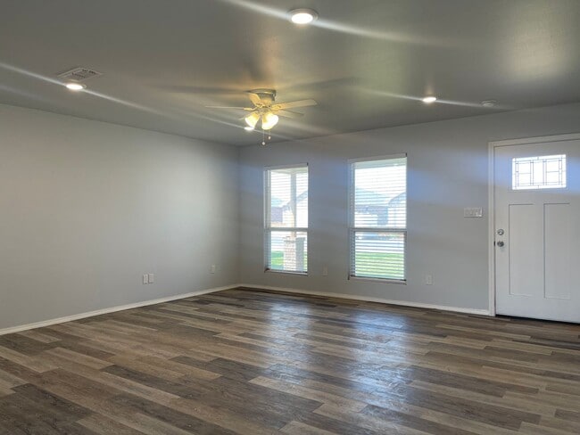 Building Photo - 3 bed 2 bath in Frenship ISD