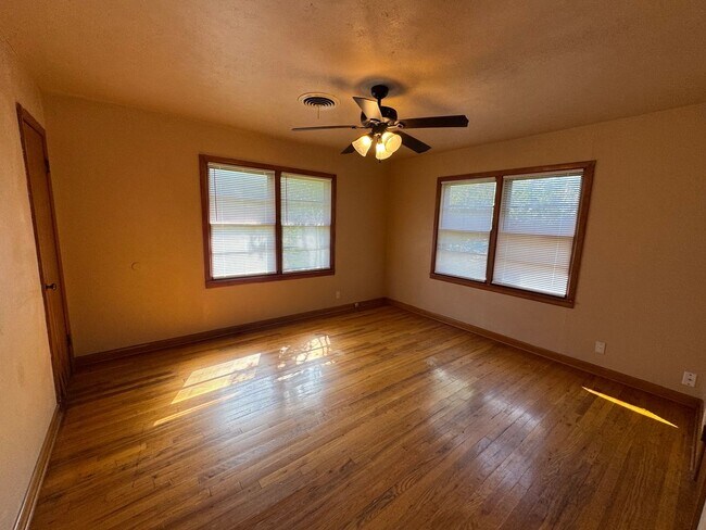 Building Photo - Robinson ISD 3 Bedroom