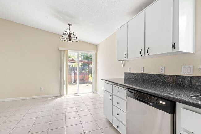 Building Photo - 3918 SE 52nd Ave