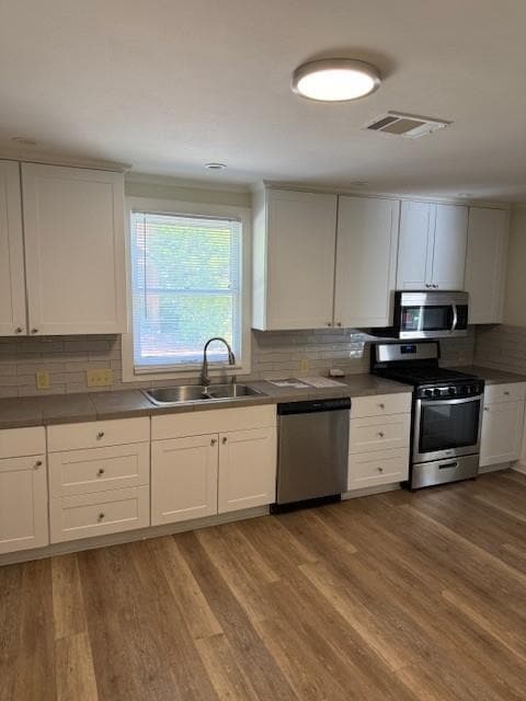 Building Photo - 5115 Woodview Ave