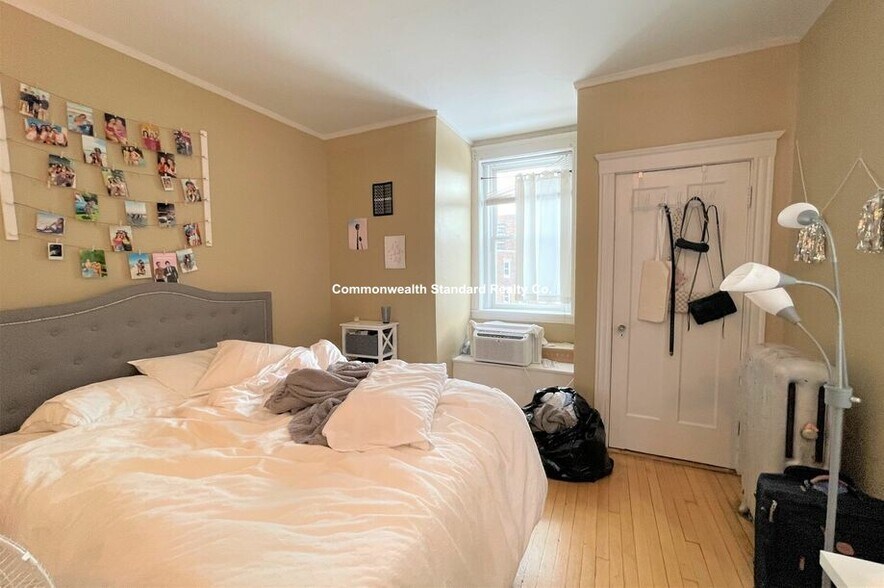 Building Photo - 72 Egmont St