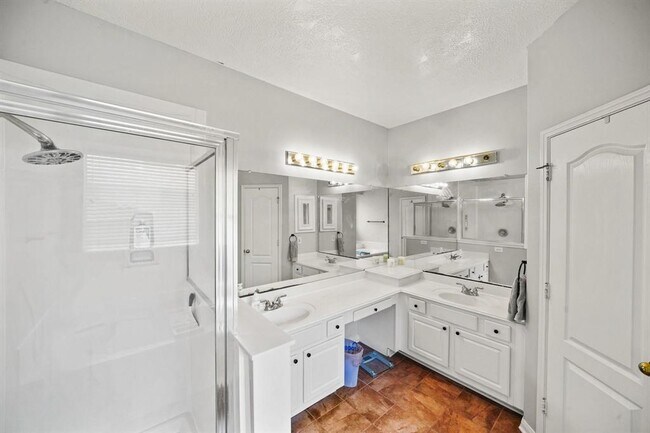 Building Photo - 10008 Dawn Brook Dr