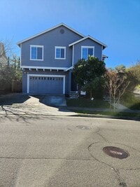 Building Photo - Great Santa Rosa Neighborhood 3 Bedroom, 2.5 Bathrooms