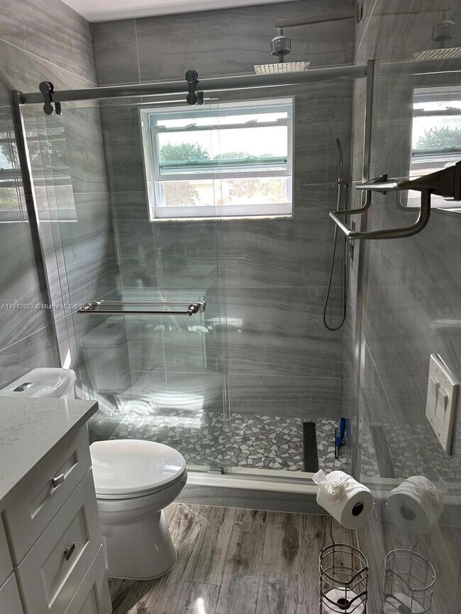 Building Photo - 5169 Lakefront Blvd