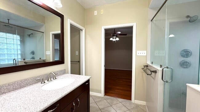 Building Photo - 8923 Willow Wind Ln