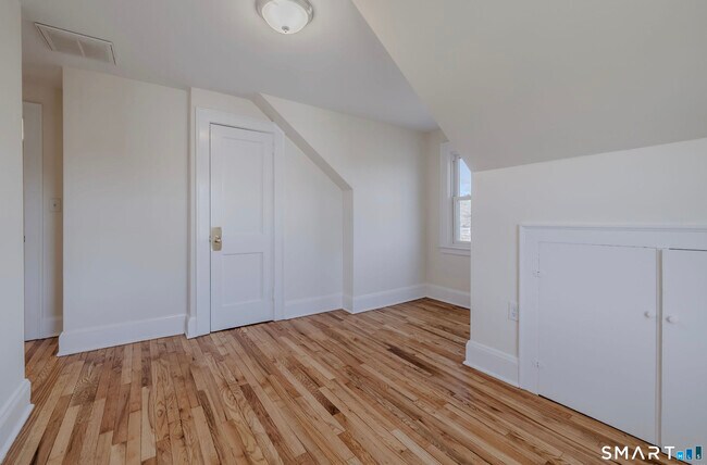 Building Photo - 11 Piney Ridge Rd