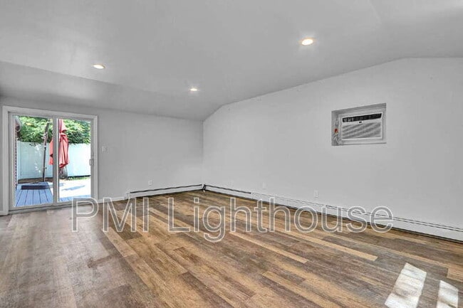 Building Photo - 2 Spurwoods Ln