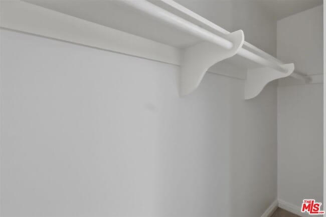 Building Photo - 435 N Oakhurst Dr