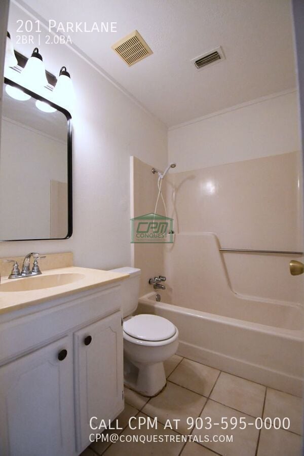 Building Photo - 201 Parklane-