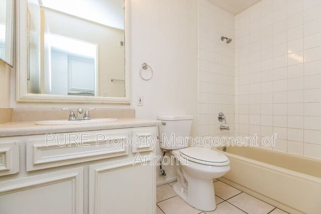 Building Photo - 810 E Colter St