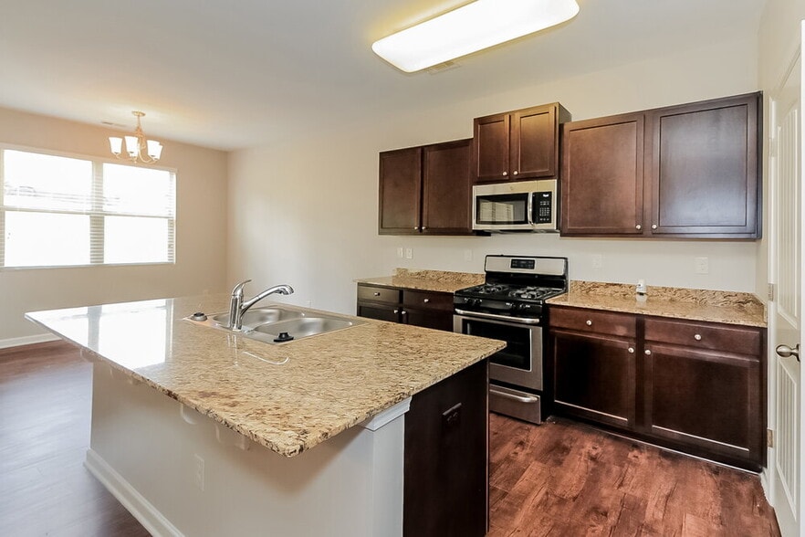 Building Photo - 141 Ivey Meadow Dr