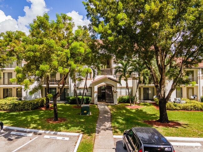 Building Photo - Hollywood Parc
