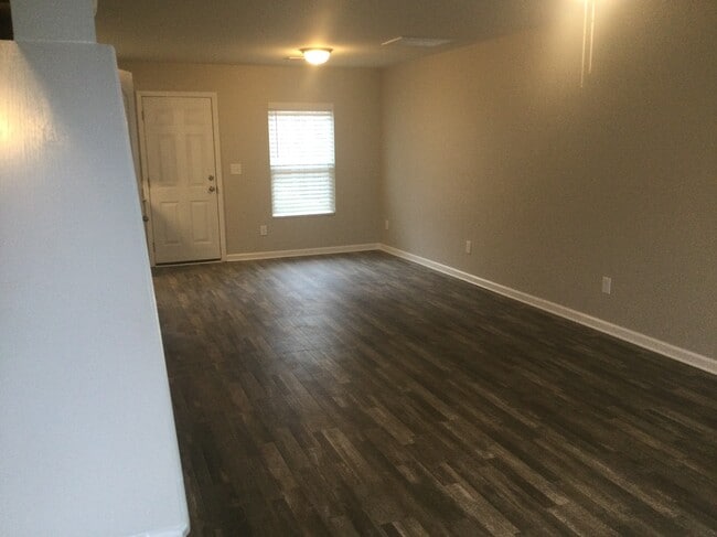 Building Photo - 135 Mountain Crest Dr