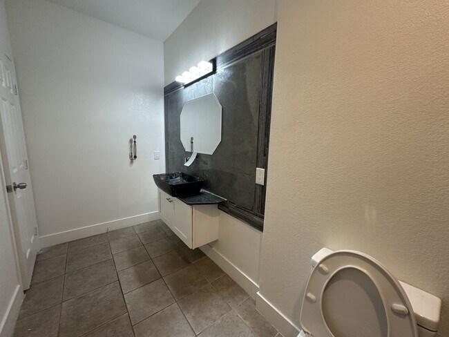 Building Photo - 8317 San Ramon Dr