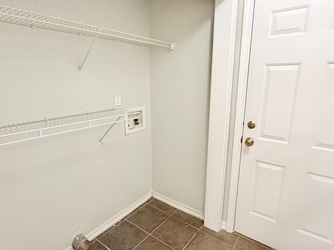 Building Photo - Charming 3 Bed/2 Bath Near NAS Whiting Field