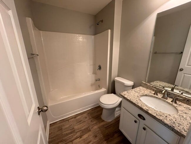 Building Photo - 333 Linman Dr