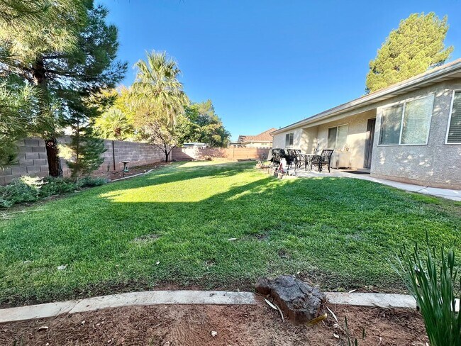 Building Photo - Charming 3 Bed, 2 Bath Home!