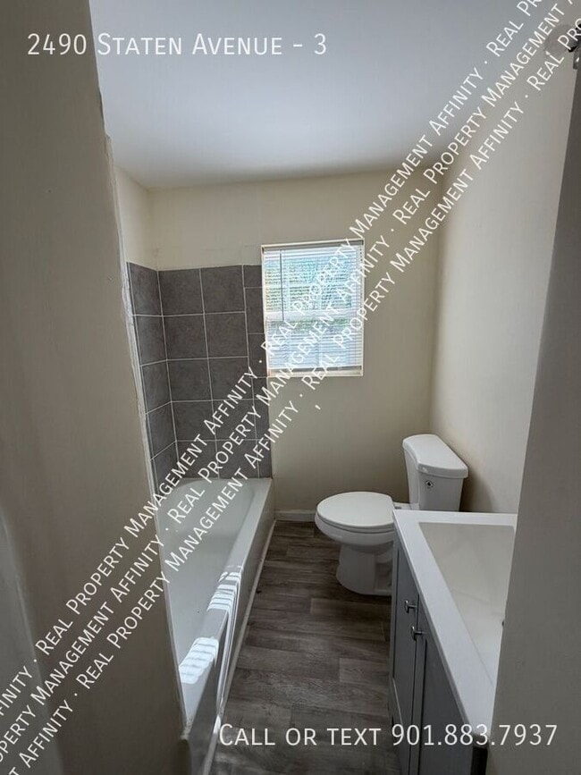 Building Photo - 2490 Staten Ave