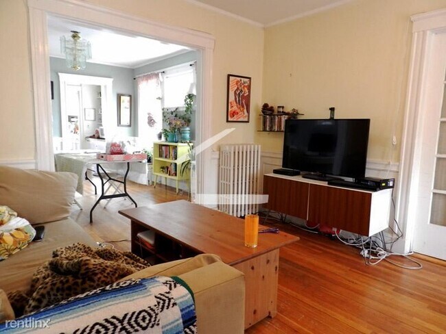 Building Photo - 3 br, 1 bath House - 94 Beechcroft St 3