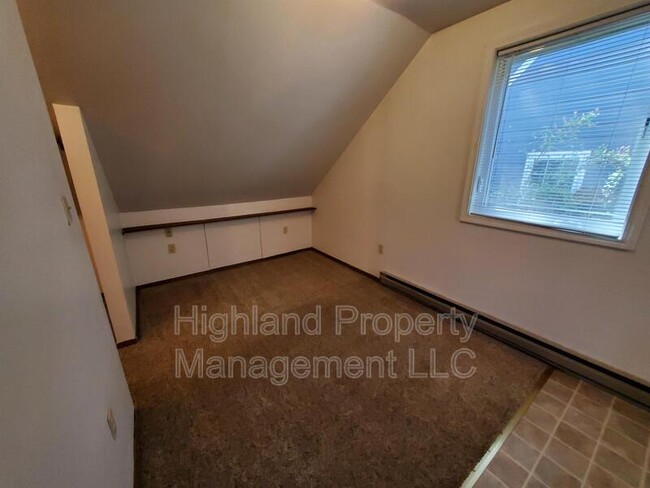 Building Photo - 1053-1055 NE Monroe St