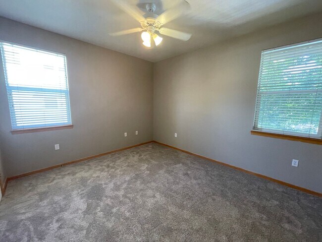 Building Photo - 3945 Landings Dr