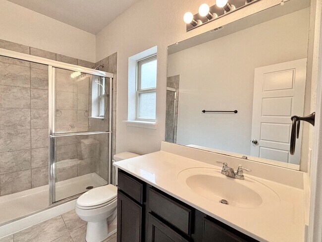 Building Photo - Modern one-story, 4 bedroom rental!