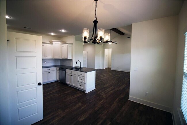 Building Photo - 851 Petit Jean St