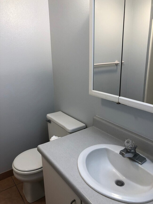 Building Photo - Unfurnished 2 BR/2BA Condo