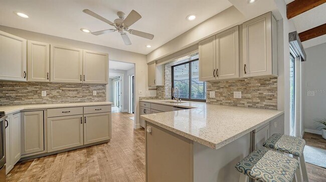Building Photo - 2291 Pine View Cir