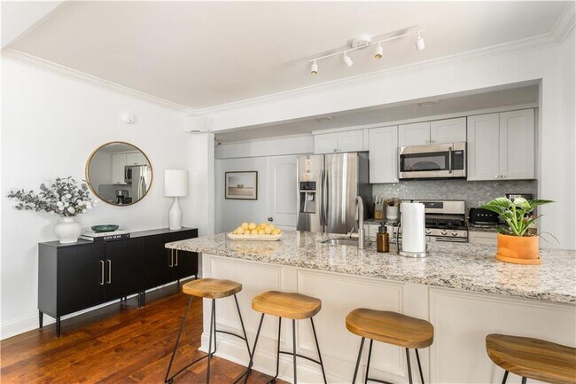 Building Photo - 200 Lowry St NE