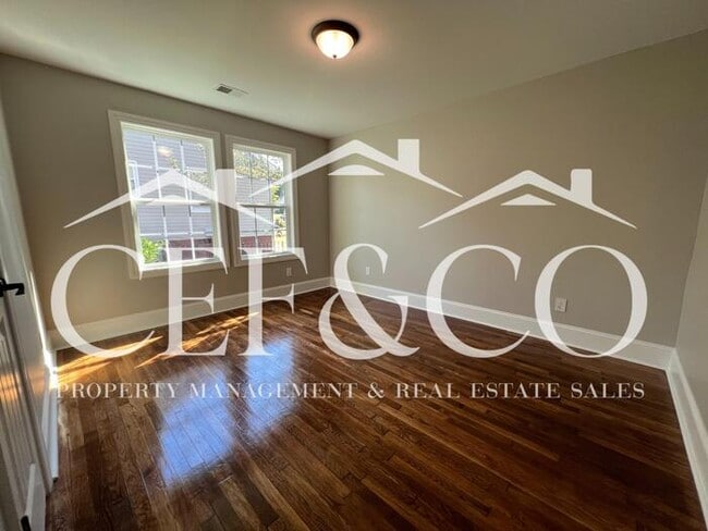 Building Photo - Spacious 3 bedroom home now available in Spartanburg!