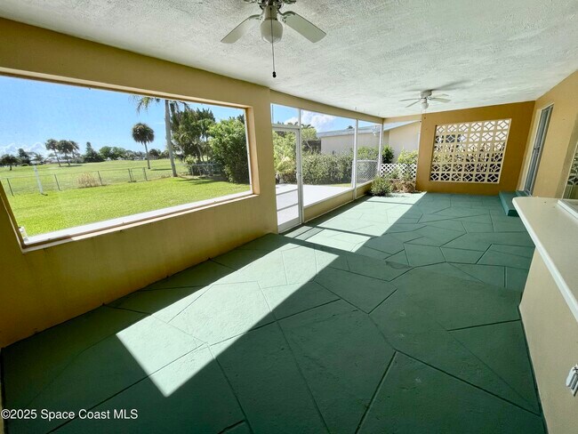 Building Photo - 48 Country Club Rd