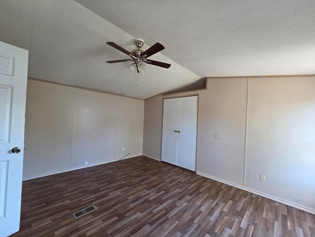 Building Photo - 106 Clark St