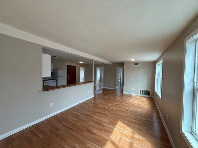 Building Photo - 555-565 N Kent St