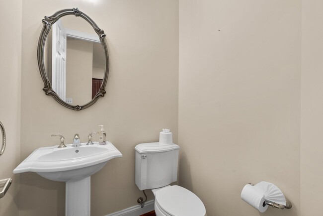 Building Photo - 3 Bed 2.5 Bath - Gaithersburg Townhouse - ...