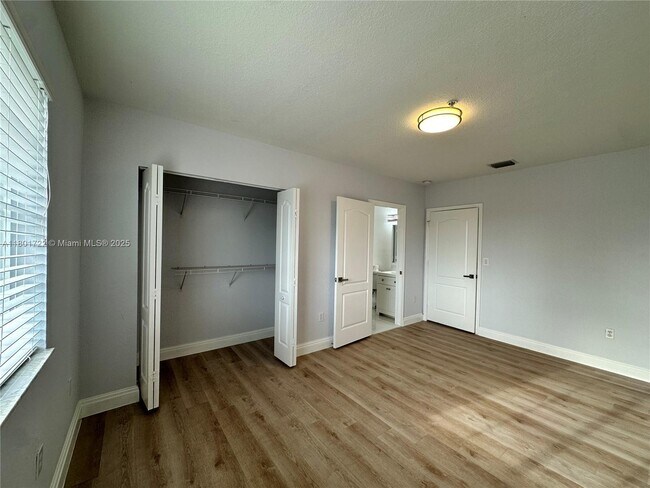 Building Photo - 17425 NW 75th Pl