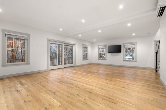 Building Photo - Keystone