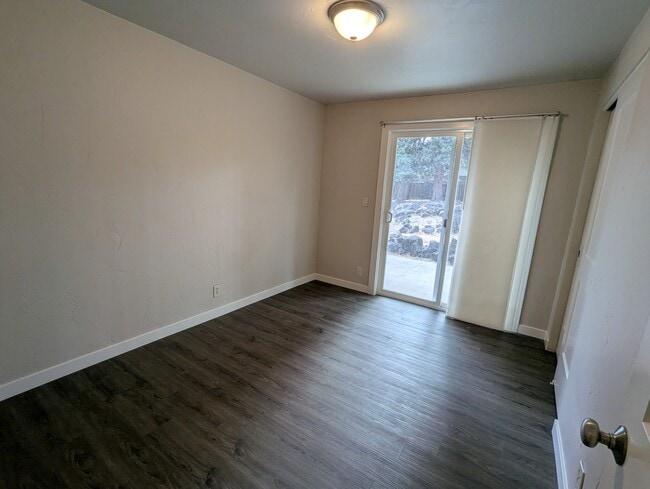 Building Photo - 60865 Jasmine Pl