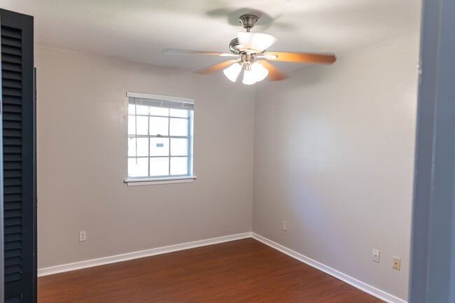 Bedroom 1 - 2558 Crestleigh Mnr